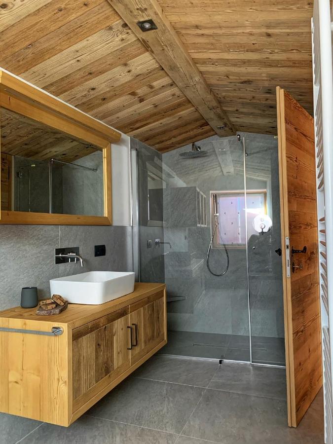 발레나 Grizzly Haus & Frosch Restaurant - Teritoria B&B 외부 사진