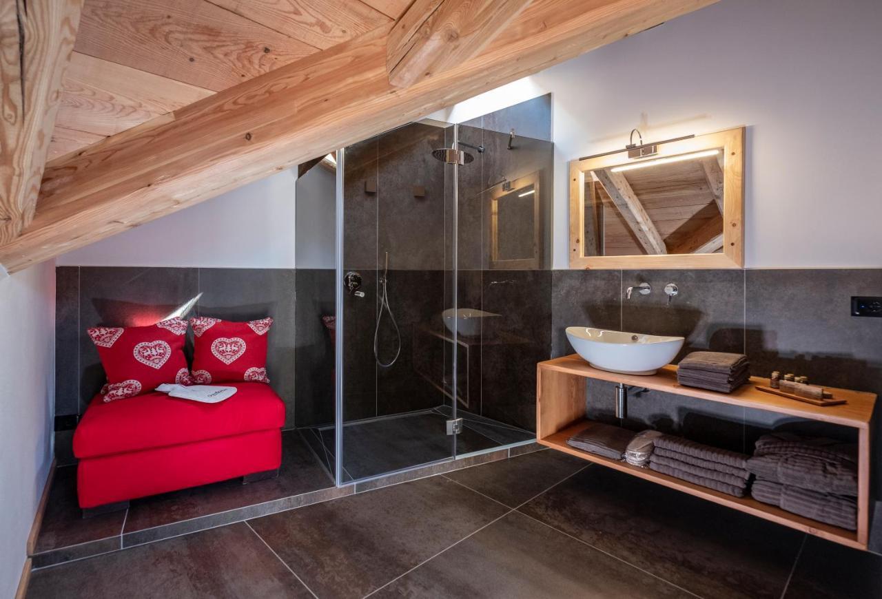 발레나 Grizzly Haus & Frosch Restaurant - Teritoria B&B 외부 사진