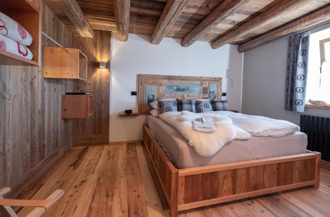 발레나 Grizzly Haus & Frosch Restaurant - Teritoria B&B 외부 사진