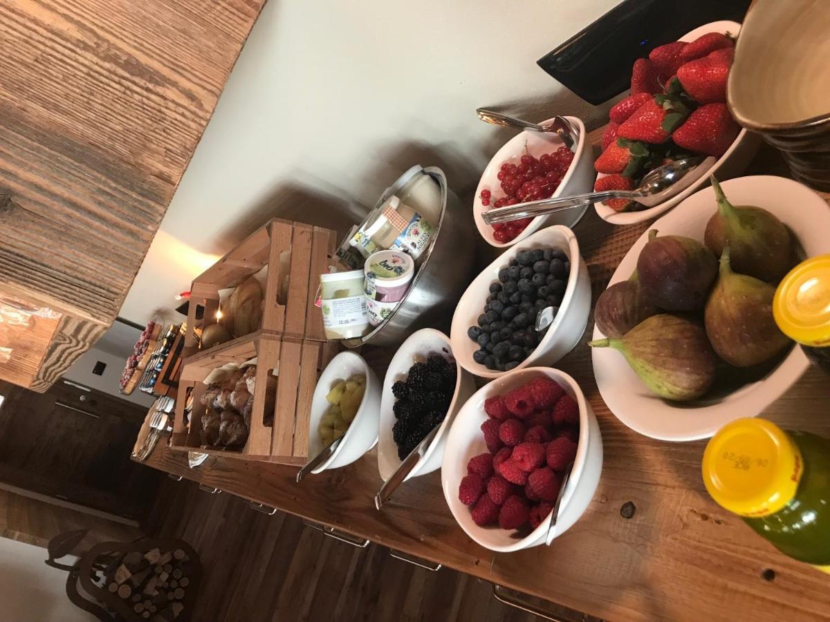 발레나 Grizzly Haus & Frosch Restaurant - Teritoria B&B 외부 사진