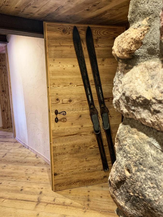 발레나 Grizzly Haus & Frosch Restaurant - Teritoria B&B 외부 사진