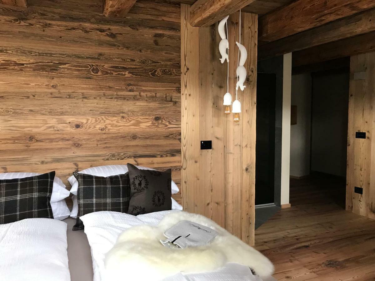 발레나 Grizzly Haus & Frosch Restaurant - Teritoria B&B 외부 사진