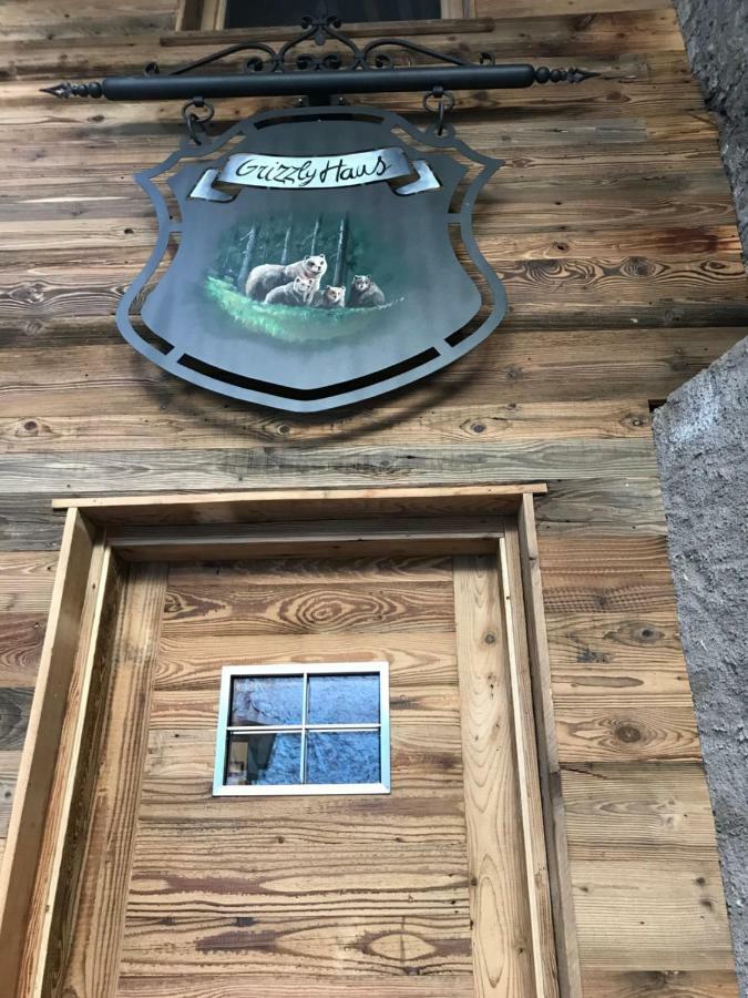 발레나 Grizzly Haus & Frosch Restaurant - Teritoria B&B 외부 사진